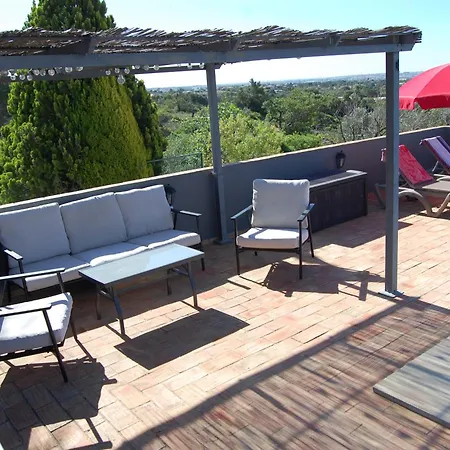 Charming 3-Bedroom Villa With Wifi And Central Heating In Beautiful Santa Brbar Villa
