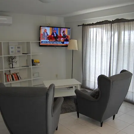Charming 3-bedroom With Wifi And Heating In Beautiful Santa Brbar Villa *