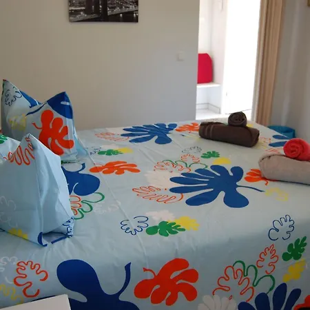 Charming 3-Bedroom Villa With Wifi And Central Heating In Beautiful Santa Brbar Villa *