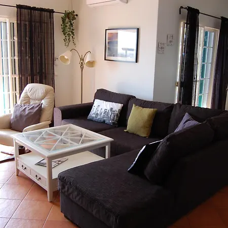Villa Charming 3-Bedroom Villa With Wifi And Central Heating In Beautiful Santa Brbar