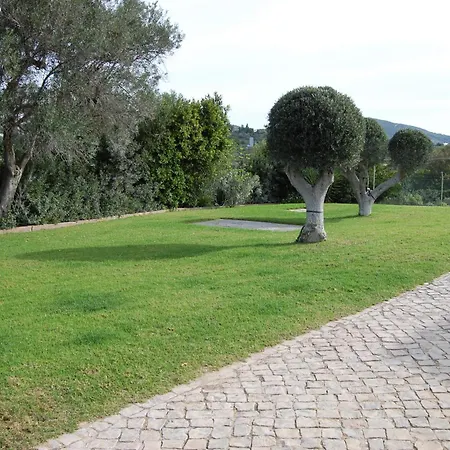 Charming 3-Bedroom Villa With Wifi And Central Heating In Beautiful Santa Brbar *