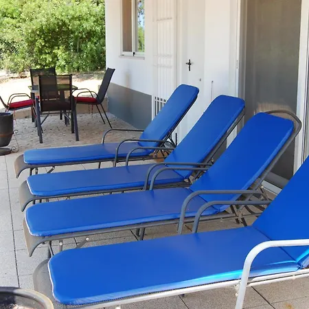 Villa Charming 3-Bedroom Villa With Wifi And Central Heating In Beautiful Santa Brbar *