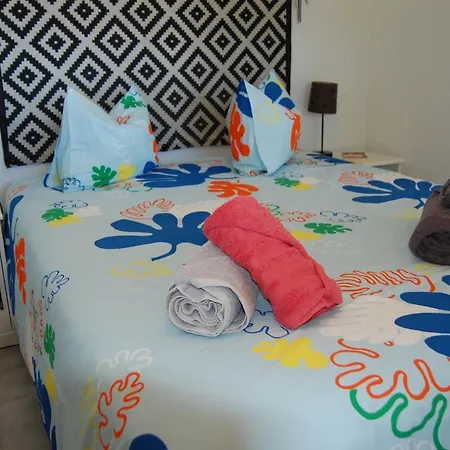 Charming 3-Bedroom Villa With Wifi And Central Heating In Beautiful Santa Brbar Villa