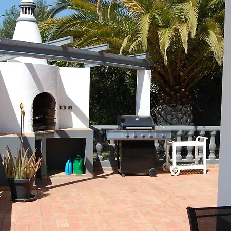 Villa Charming 3-Bedroom Villa With Wifi And Central Heating In Beautiful Santa Brbar *